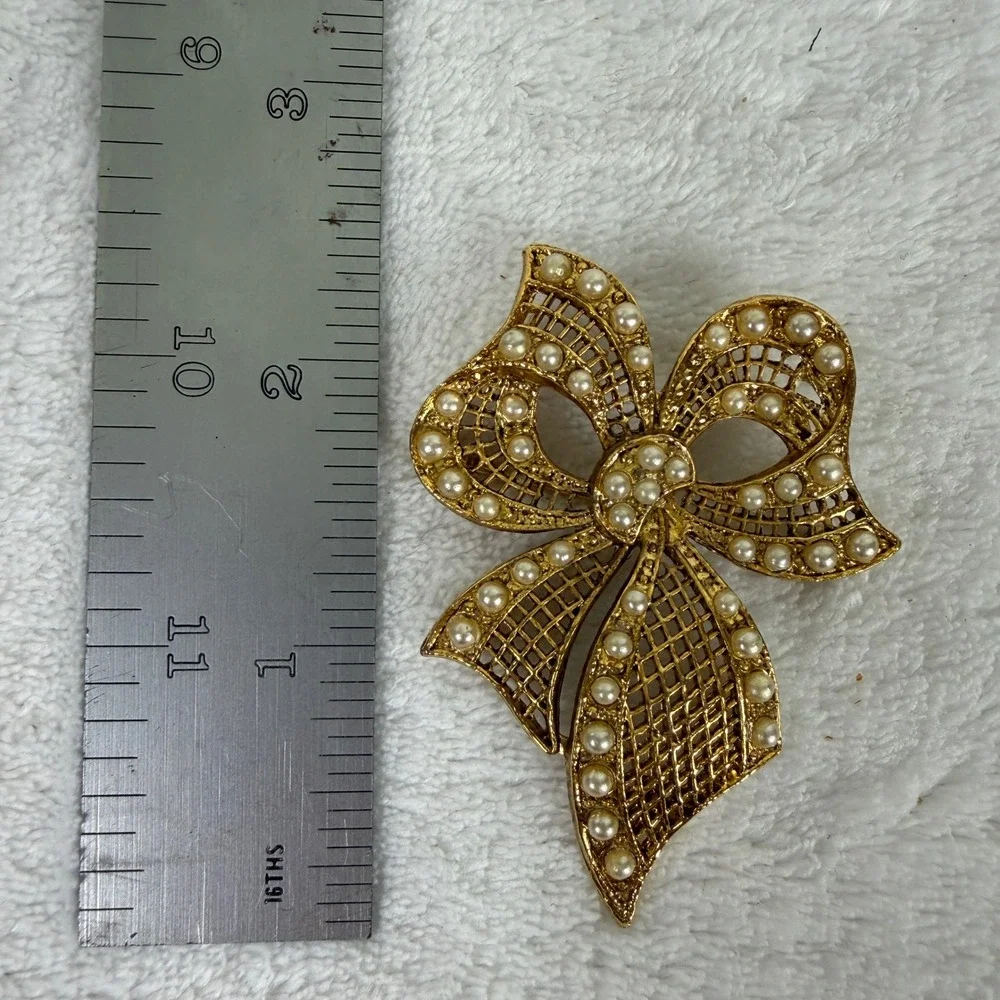 Vintage Gold Tone Faux Pearl Bow Brooch Openwork Lattice Ribbon Pin Statement